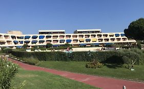 Studio au RDC, residence avec piscine face port