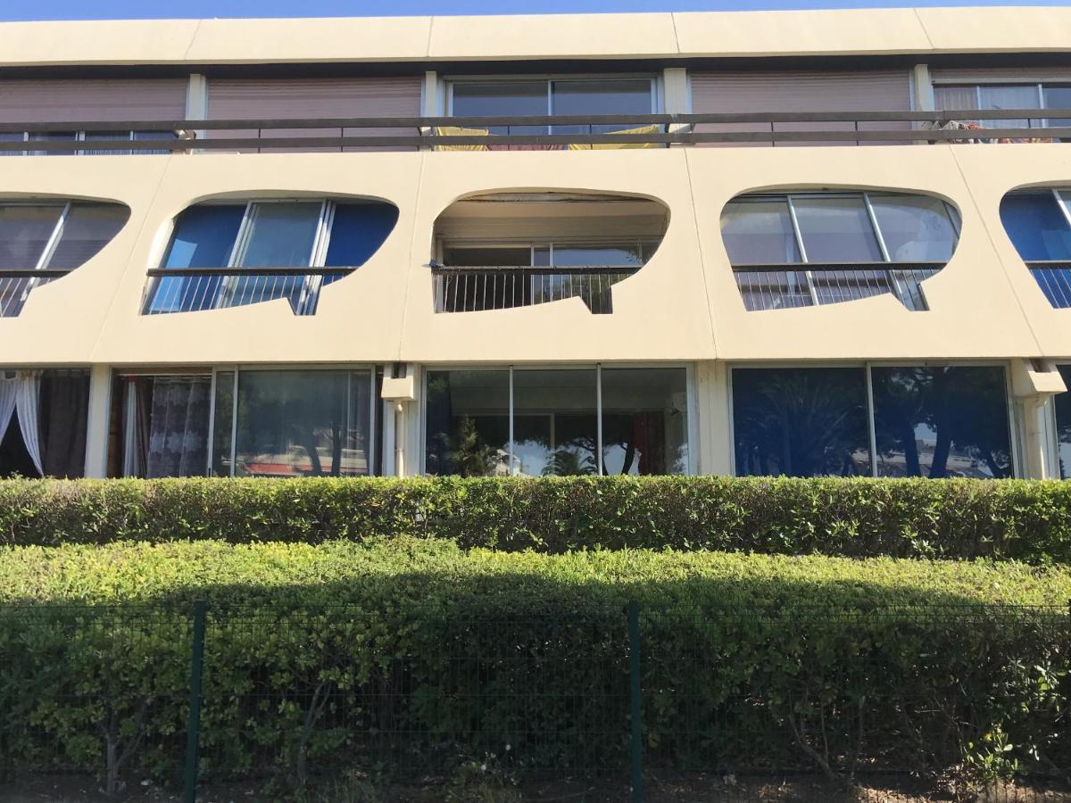 Studio au RDC, residence avec piscine face port Le Grau-du-Roi Extérieur photo