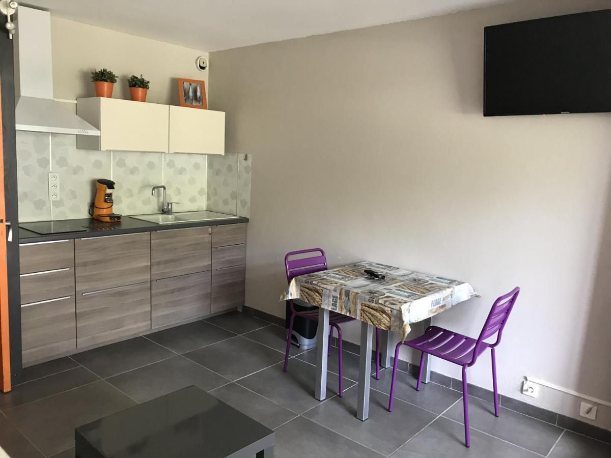 Studio au RDC, residence avec piscine face port Le Grau-du-Roi Extérieur photo