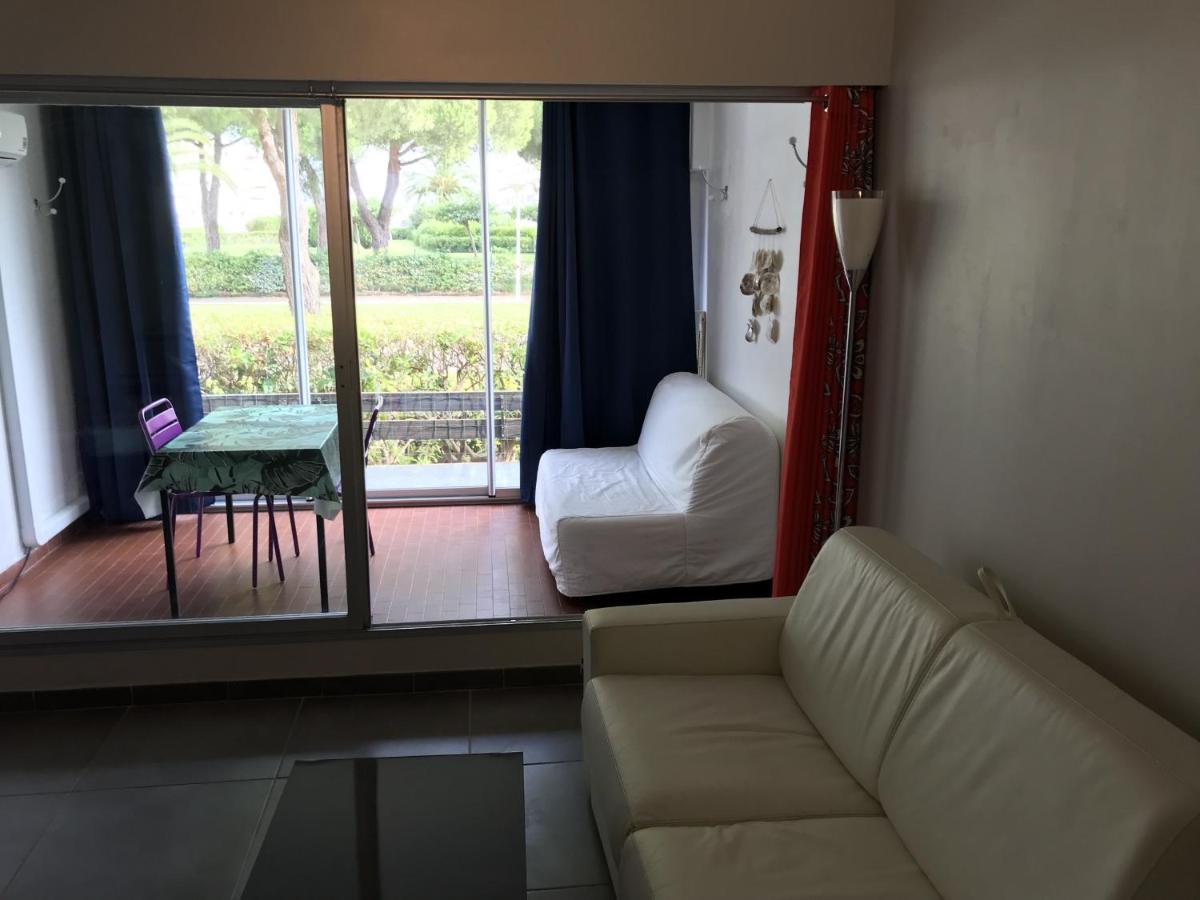 Studio au RDC, residence avec piscine face port Le Grau-du-Roi Extérieur photo