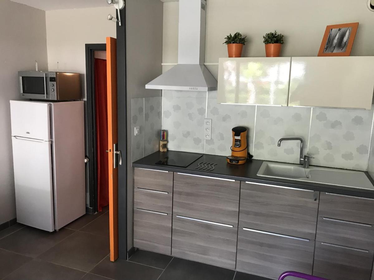 Studio au RDC, residence avec piscine face port Le Grau-du-Roi Extérieur photo